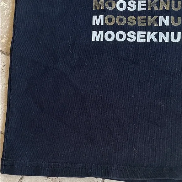 Moose Knuckles Kids Black T-Shirt Small fits  8-10 - Picture 4 of 12